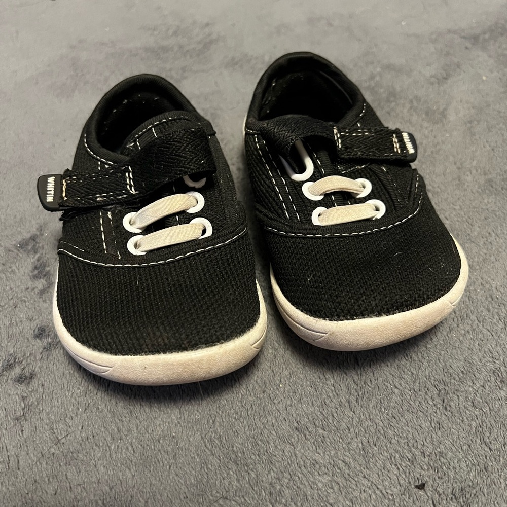 WHITIN Toddler Size 5 Wide Barefoot Sneakers
